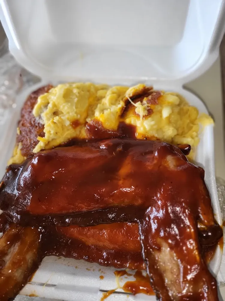 Turkey Wings and Mac and Cheese